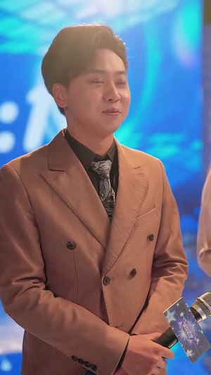 从观众席到舞台,吓懵现场歌手(91集) 从观众席到舞台,吓懵现场歌手(91集)追短剧关注我