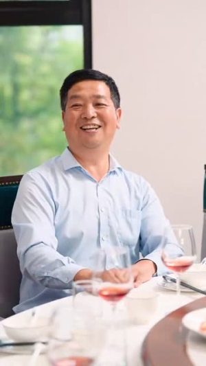 我的教师父亲竟是大佬（47集）超火热门短剧