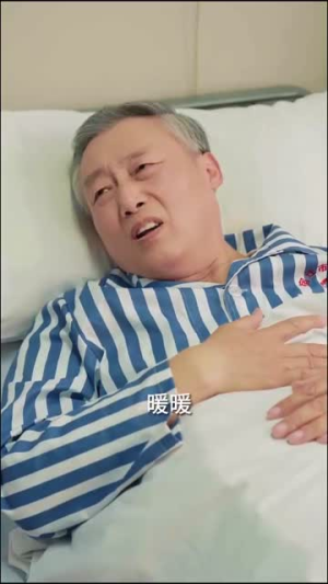 她携三宝虐翻大佬集团（79集）在线观看完整版