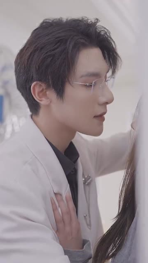 完蛋我穿成了我哥的暗恋对象（81集）每日短剧分享