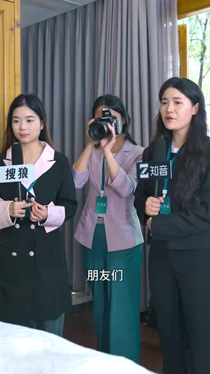 双界倒爷之女帝是我网友（60集）最新上映的短剧