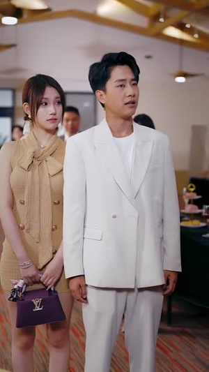 系统误判我的糟糠之妻是校花 (81集)穿越短剧推荐