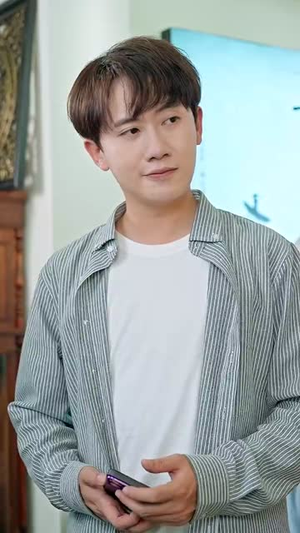 觉醒后校花哭着说爱我 (71集)免费短剧片段